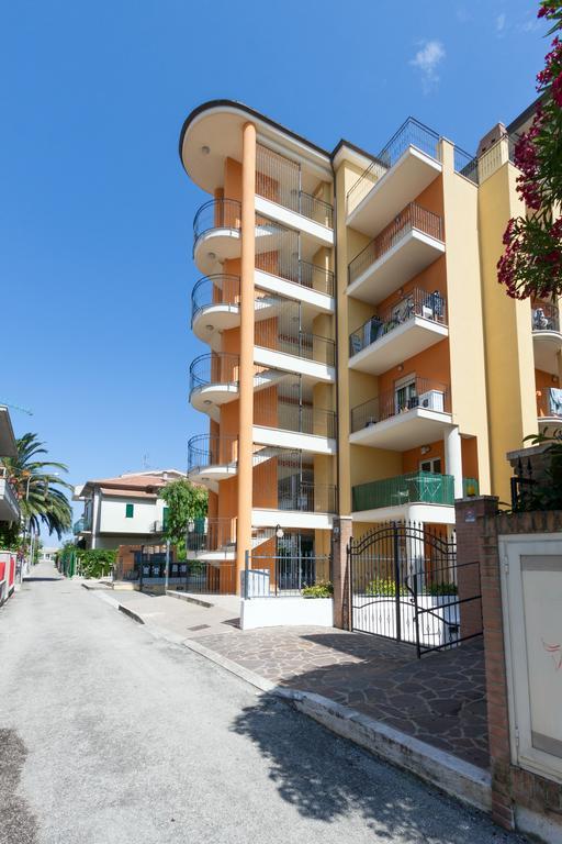Residence Palazzo Sayonara Tortoreto Exterior photo